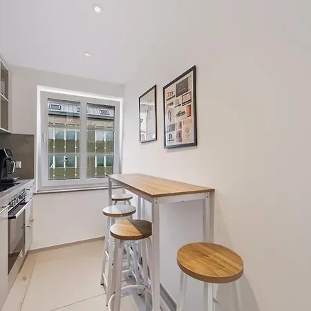 Apartamento Freshimmo - Zentral, Balkon, 3 Zimmer, Fusslaeufig Zum Bahnhof, Saniert Und Modern *