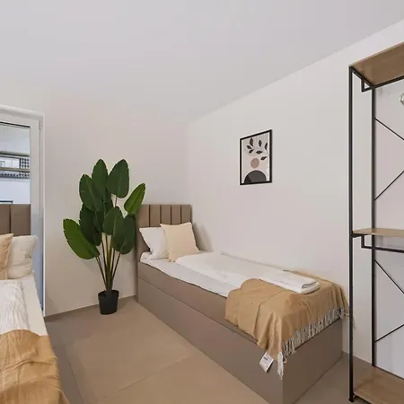 Freshimmo - Zentral, Balkon, 3 Zimmer, Fusslaeufig Zum Bahnhof, Saniert Und Modern Apartamento Ludwigsburg